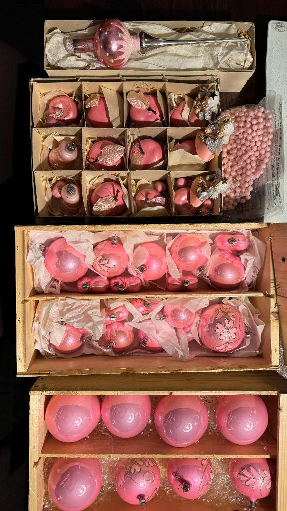 Set roze kerstballen + andere kersthangers + piek, Diversen, Kerst, Gebruikt, Ophalen