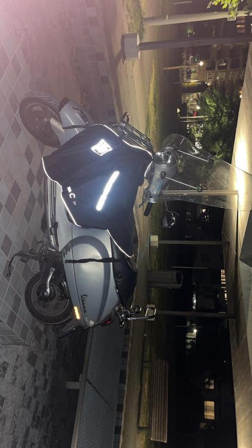 Vespa lx, Fietsen en Brommers, Snorfietsen en Snorscooters, Zo goed als nieuw, Vespa, Benzine, Ophalen of Verzenden