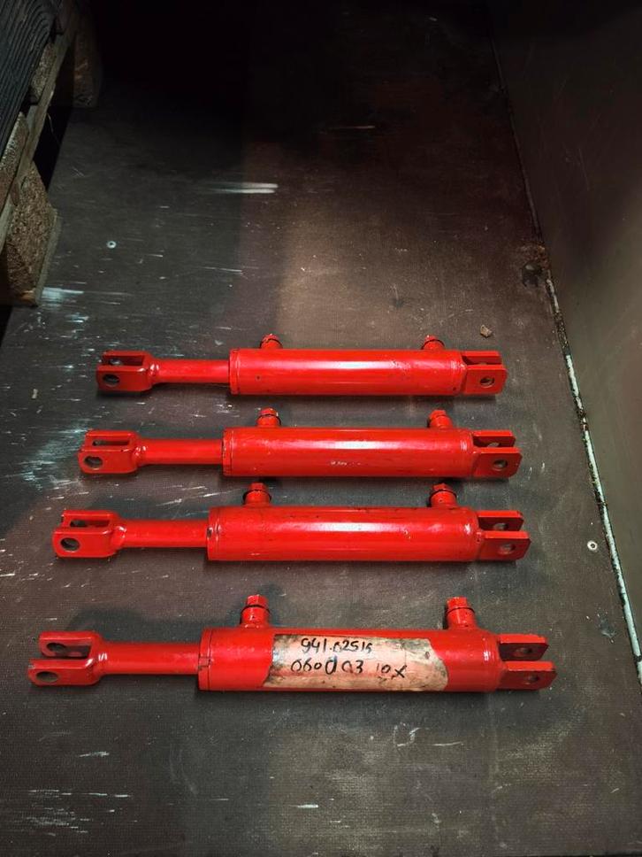 Dubbel werkende hydrauliek cilinders 4 stuks, Doe-het-zelf en Verbouw, Gereedschap | Machine-onderdelen en Toebehoren, Gebruikt