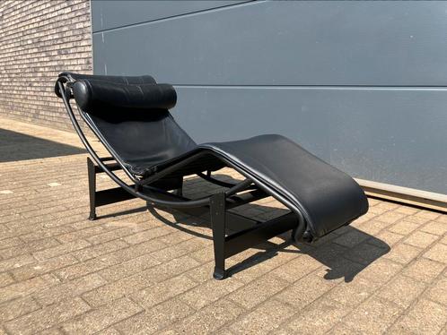 Originele Cassina Le Corbusier Lc4 Black on Black, ZGAN!, Huis en Inrichting, Fauteuils, Ophalen of Verzenden