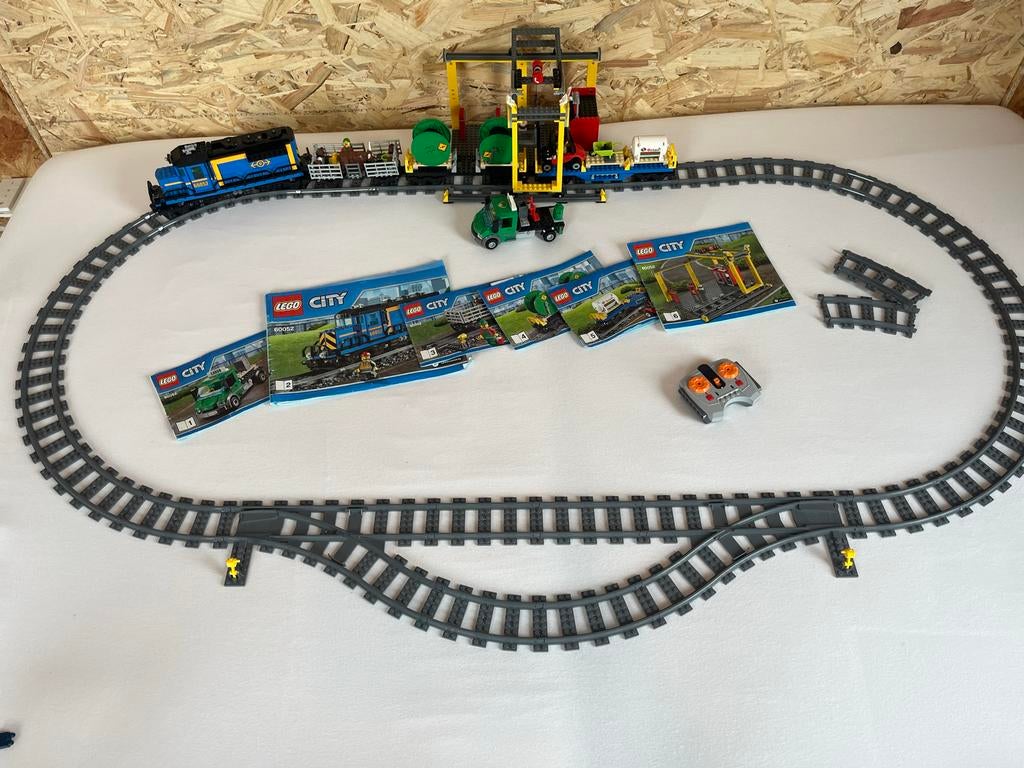 Lego City Trein 60052 - Goederentrein, Ophalen of Verzenden, Zo goed als nieuw, Complete set, Lego