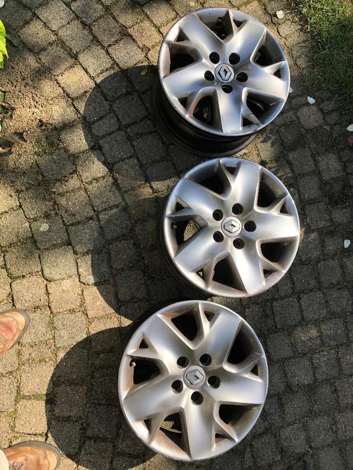 3x stalen velgen 16'' met Renault wieldoppen, Auto diversen, Wieldoppen, Gebruikt, Ophalen of Verzenden