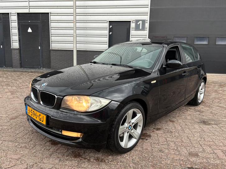 BMW 1-Serie 1.6 116I Facelift 2007 Zwart, Auto's, BMW, Bedrijf, ABS, Airbags, Airconditioning, Boordcomputer, Centrale vergrendeling