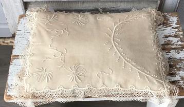 Kussen/oud tule/oud kant/kussentje van oud kant beschikbaar voor biedingen