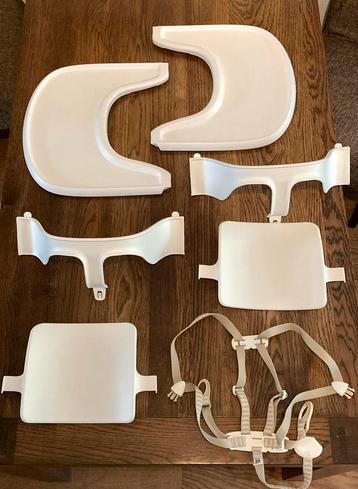 2 complete Stokke Tripp Trapp Baby Sets – wit beschikbaar voor biedingen