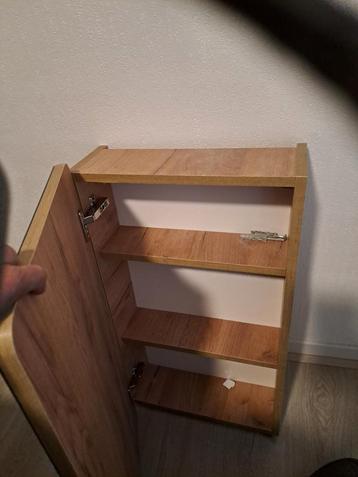 Badkamerkastje - 40x17x75 cm beschikbaar voor biedingen