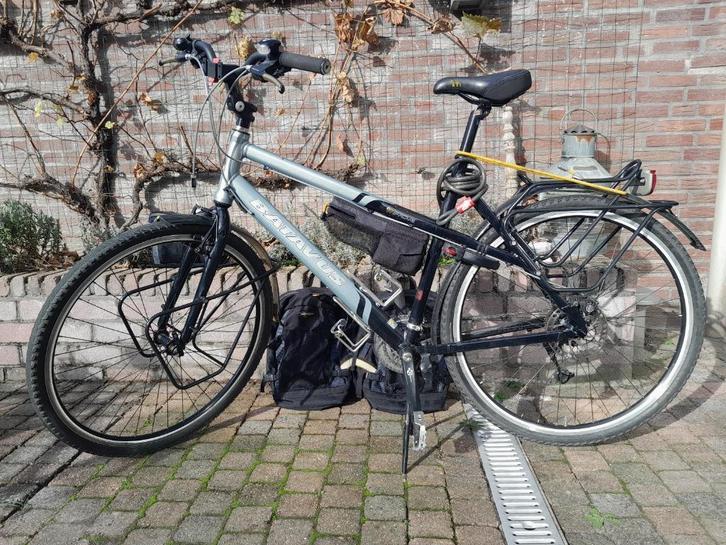 sportieve damesfiets / trekkingbike, met fietstassen, Fietsen en Brommers, Fietsen | Dames | Damesfietsen, Zo goed als nieuw, Batavus