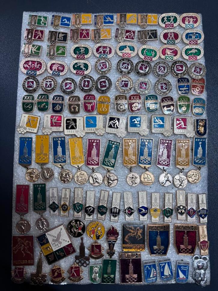 Sovjet Speldjes ~ Moskou 1980 Olympische Spelen – ca. 105 st, Verzamelen, Speldjes, Pins en Buttons, Zo goed als nieuw, Ophalen of Verzenden
