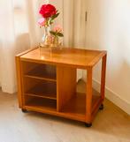 Vintage tafel / platentafel / audiomeubel stijl van Dyrlund, Ophalen, 50 tot 100 cm, Zo goed als nieuw, Teakhout