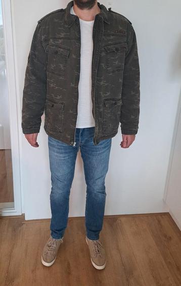 Globe Jas – Groen legerprint – Maat XL beschikbaar voor biedingen