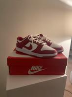 Nike Dunk Low Retro Gym Red - NIEUW!, Overige kleuren, Nike, Nieuw, Ophalen of Verzenden
