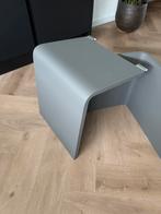 Auping Auronde bedtafeltje (2) warm grey, Huis en Inrichting, Slaapkamer | Nachtkastjes, Ophalen, Nieuw, Hout