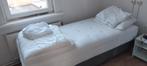 IKEA ESPEVAR Bed met HYLLSTAD Matras – Grijs – Verhuisuitver, Ophalen, Zo goed als nieuw, Eenpersoons, Grijs