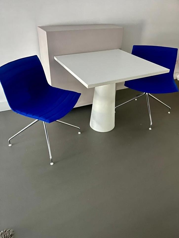 Moooi | Containertafel Eettafel | Bistrotafel | Container, Huis en Inrichting, Tafels | Eettafels, Zo goed als nieuw, 50 tot 100 cm