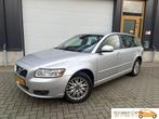Volvo V50 2.0 D3 AircoCruiseStoelverwarmdParksensorBluetooth, Auto's, Volvo, Euro 5, Gebruikt, Zwart, Leder en Stof