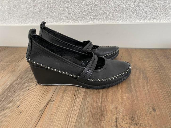NIEUW! Prachtige zwarte pumps met sleehak maat 36. ECHT LEER, Kleding | Dames, Schoenen, Nieuw, Zwart, Ophalen of Verzenden