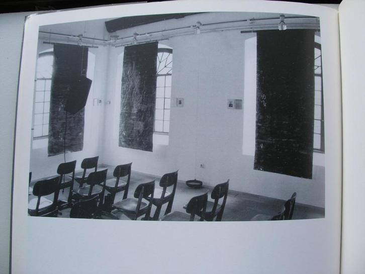 Victor Bonato - Disturbed Memories - Installatie in ruimte, Boeken, Kunst en Cultuur | Beeldend, Zo goed als nieuw, Overige onderwerpen