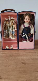 Classic doll collection pop in draagbare kledingkast, Verzamelen, Poppen, Ophalen of Verzenden, Zo goed als nieuw, Pop