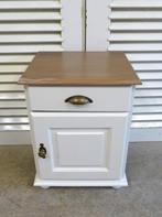 Mooi  wit landelijk nachtkastje, Ophalen, Onbekend, 55 tot 70 cm, Zo goed als nieuw