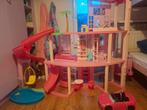 Barbiehuis met glijbaan, zwembad & auto, Kinderen en Baby's, Speelgoed | Poppenhuizen, Ophalen of Verzenden