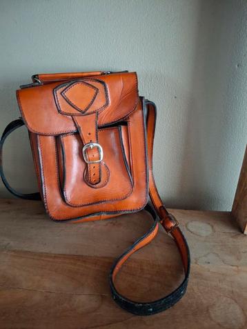 Vintage leren schoudertas beschikbaar voor biedingen