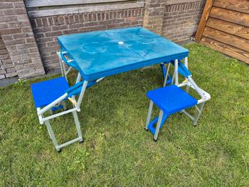 Opklapbare picknicktafel beschikbaar voor biedingen