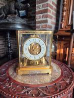 Jaeger le  Coultre Atmos klok, Ophalen