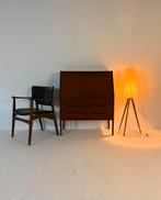 Vintage teakhouten tripod vloerlamp met plissékap ‘60, Huis en Inrichting, Lampen | Vloerlampen, Hout, Vintage retro buisframe design rotan webbing papercord deens