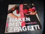 haken met zpagetti == Mosies ==  get hoooked == haakboek ==, Hobby en Vrije tijd, Breien en Haken, Ophalen of Verzenden, Zo goed als nieuw