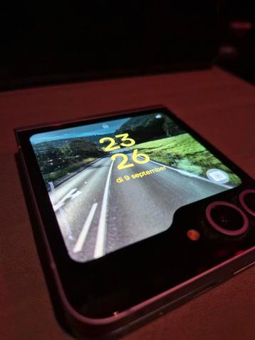 Samsung flip 6  beschikbaar voor biedingen