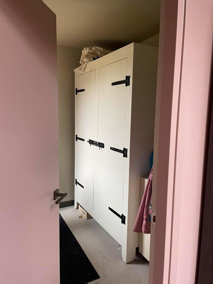 Witte kast (sloophout, Silo 6), Huis en Inrichting, Kasten | Overige, Zo goed als nieuw, Ophalen