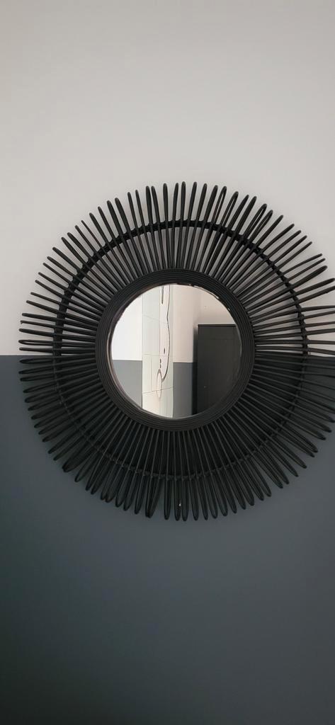 Zwarte Rotan Spiegel - Stijlvol & Uniek!, Huis en Inrichting, Woonaccessoires | Spiegels, Zo goed als nieuw, 50 tot 75 cm, Minder dan 100 cm