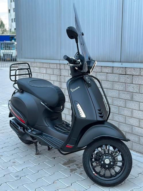 Vespa Sprint Notte full option, Fietsen en Brommers, Scooters | Vespa, Zo goed als nieuw, Ophalen