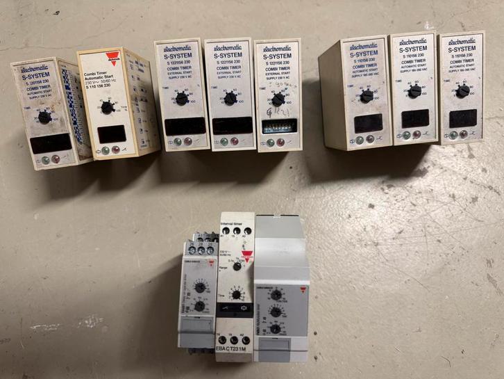 Verschillende tijdrelais Electromatic Carlo Gavazzi, Hobby en Vrije tijd, Elektronica-componenten, Gebruikt, Ophalen of Verzenden