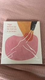 Naomi Annand - Yoga: balans op de mat en in je leven, Boeken, Meditatie of Yoga, Naomi Annand, Ophalen of Verzenden, Zo goed als nieuw