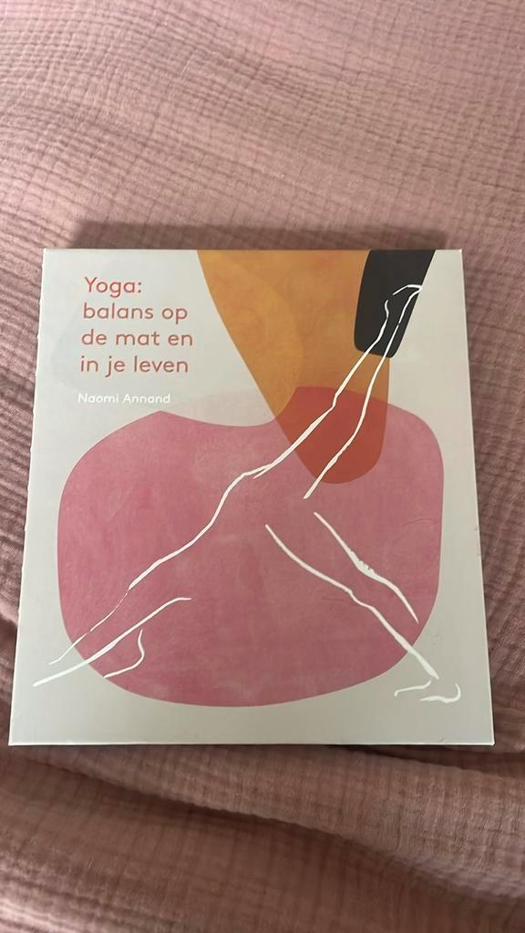 Naomi Annand - Yoga: balans op de mat en in je leven, Boeken, Esoterie en Spiritualiteit, Zo goed als nieuw, Instructieboek, Meditatie of Yoga