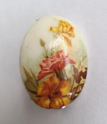 Vintage kleine ovale rozen camee broche beschikbaar voor biedingen