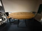 Ronde industriële eettafel en 2 stoelen. Metaal en hout, Huis en Inrichting, Tafels | Eettafels, Gebruikt, 100 tot 150 cm, Metaal