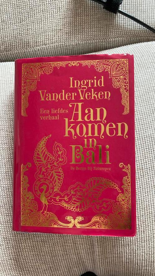 Ingrid Vander Veken - Aankomen in Bali, Boeken, Literatuur, Zo goed als nieuw, Nederland, Ophalen of Verzenden