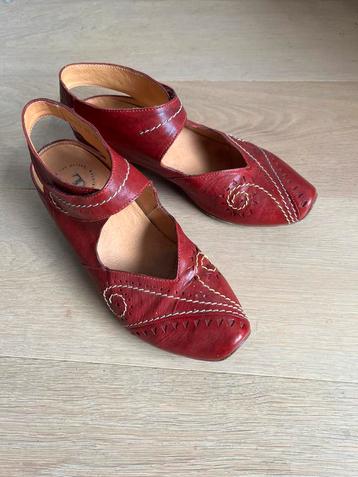 Think schoenen, rood mt 39,5 beschikbaar voor biedingen