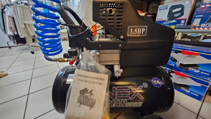 VEX MANSTYLE Compressor nieuw, Doe-het-zelf en Verbouw, Compressors, Nieuw, 6 tot 10 bar, 25 tot 100 liter, 200 tot 400 liter/min