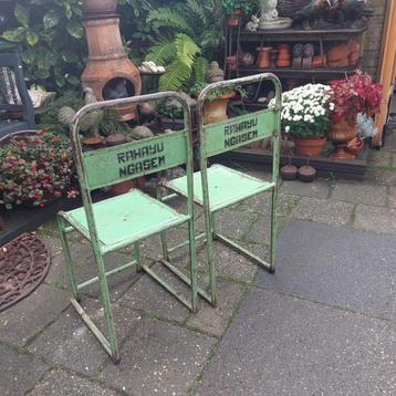 2 metalen industriele vintage stoelen Indonesie beschikbaar voor biedingen