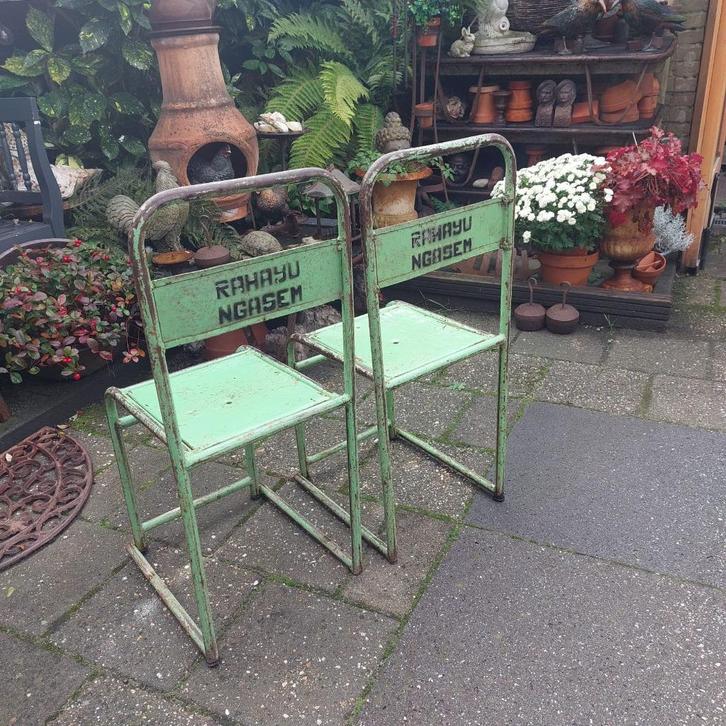 2 metalen industriele vintage stoelen Indonesie, Antiek en Kunst, Curiosa en Brocante, Ophalen