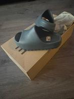 Yeezy Sliders Maat 34, Kinderen en Baby's, Kinderkleding | Schoenen en Sokken, Jongen of Meisje, Schoenen, Nieuw, Ophalen of Verzenden