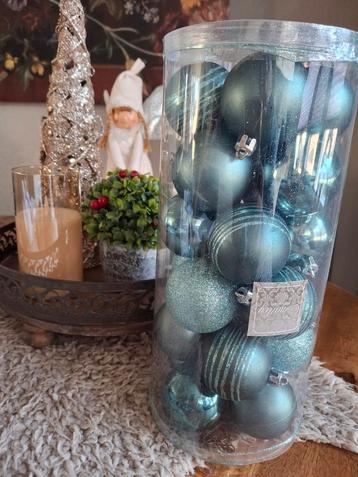 Koker met 24 kunststof 🌲 ballen 6 cm blauw zgan beschikbaar voor biedingen