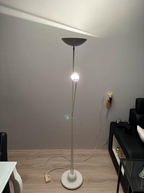 Vloerlamp (wit), Huis en Inrichting, Lampen | Vloerlampen, Zo goed als nieuw, Ophalen