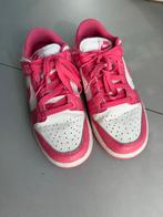 Nike Dunk Low - Maat 38,5, Ophalen of Verzenden, Gedragen, Roze, Sneakers of Gympen
