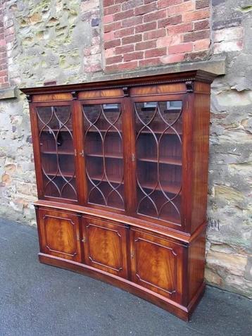 Mahonie gebogen kast met astraal glas - Regency-stijl beschikbaar voor biedingen