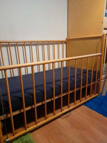 vintage peuterbed beschikbaar voor biedingen