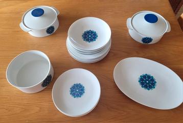 Servies,borden en schalen beschikbaar voor biedingen